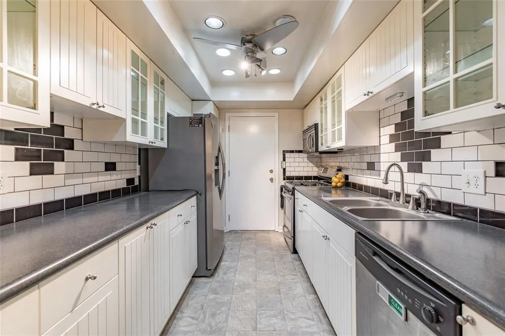 6851 Roswell Road Unit H23, Sandy Springs, Georgia 30328, 4 Bedrooms Bedrooms, ,2 BathroomsBathrooms,Residential,Sold,6851 Roswell Road Unit H23,7218774