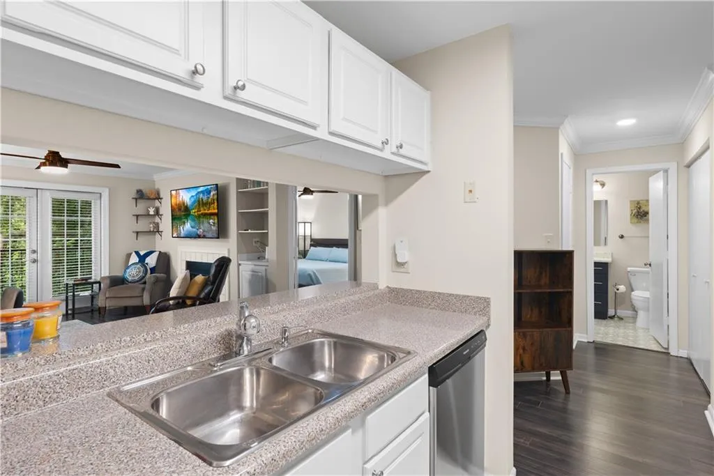 3655 Habersham Road Ne Unit B240, Atlanta, Georgia 30305, 1 Bedroom Bedrooms, 0 ,1 BathroomBathrooms,Residential,For Sale,3655 Habersham Road Ne Unit B240,7790986