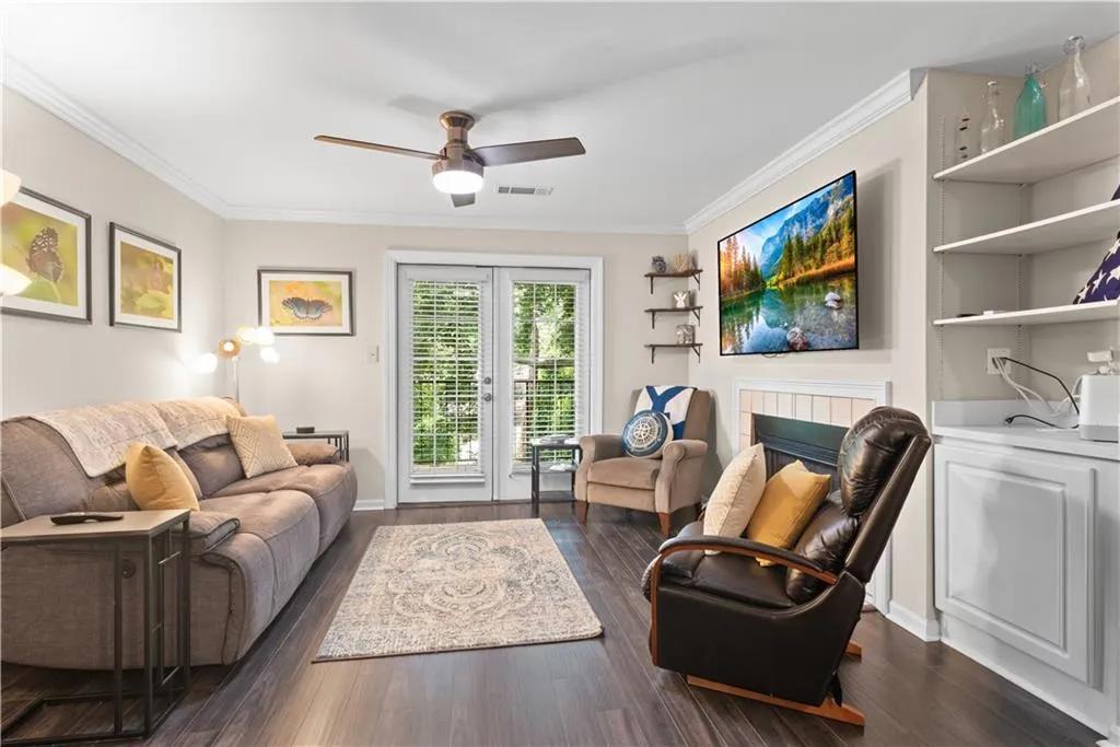 Living Room w/smooth ceilings