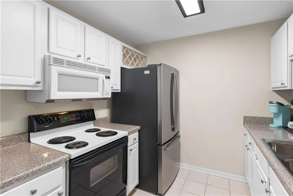 3655 Habersham Road Ne Unit B240, Atlanta, Georgia 30305, 1 Bedroom Bedrooms, 0 ,1 BathroomBathrooms,Residential,For Sale,3655 Habersham Road Ne Unit B240,7790986