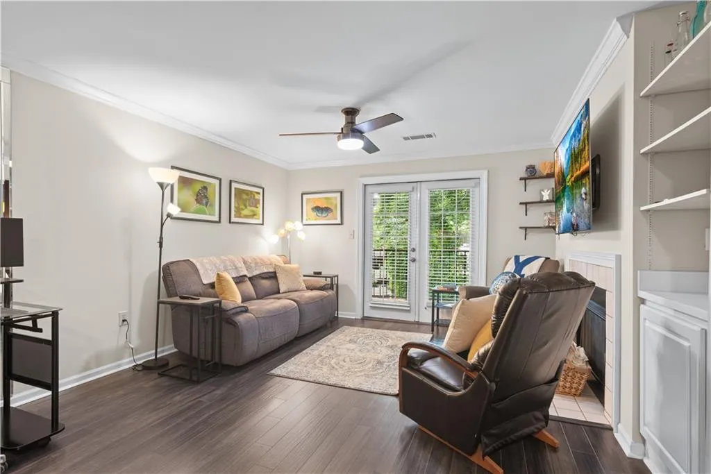 Living Room w/modern ceiling fan