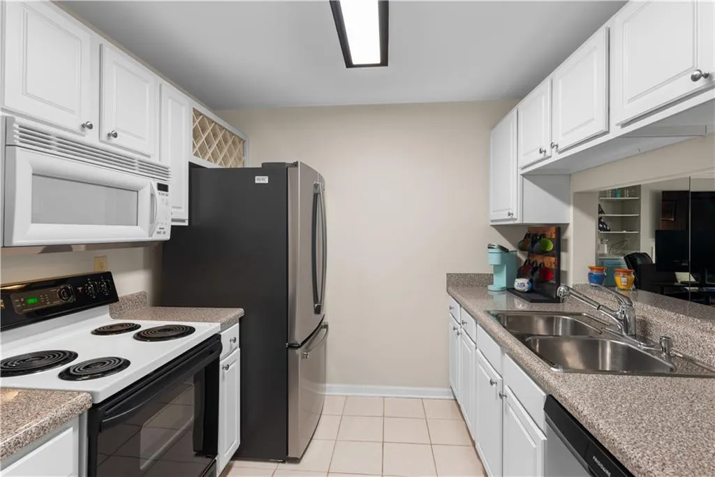 3655 Habersham Road Ne Unit B240, Atlanta, Georgia 30305, 1 Bedroom Bedrooms, 0 ,1 BathroomBathrooms,Residential,For Sale,3655 Habersham Road Ne Unit B240,7790986