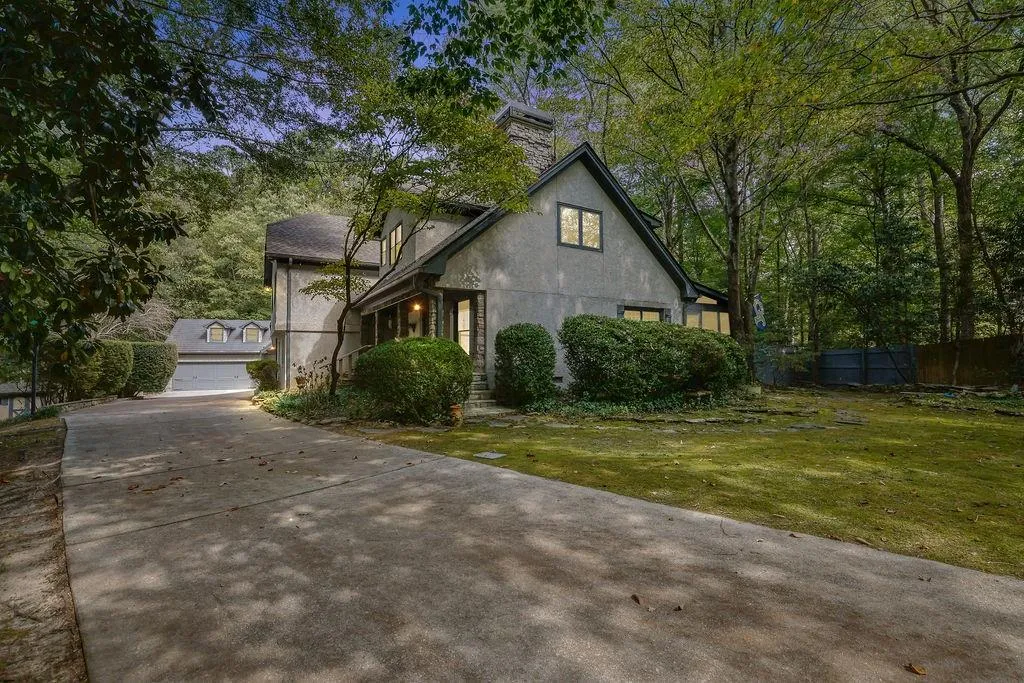 View of front of home featuring a front lawn and a garage