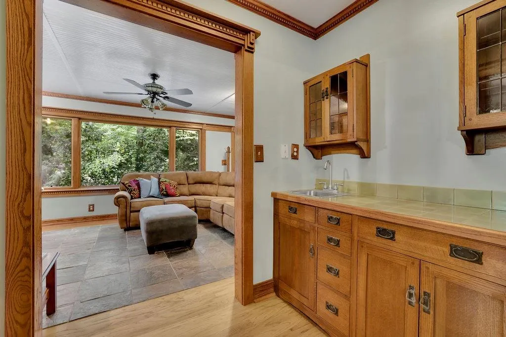 Bathroom with crown molding, hardwood / wood-style floors, ceiling fan, and sink