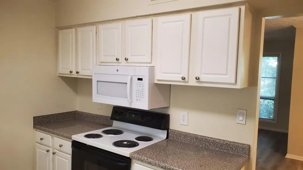 5157 Roswell Road Unit 2, Sandy Springs, Georgia 30342, 1 Bedroom Bedrooms, ,1 BathroomBathrooms,Residential,Sold,5157 Roswell Road Unit 2,6781755