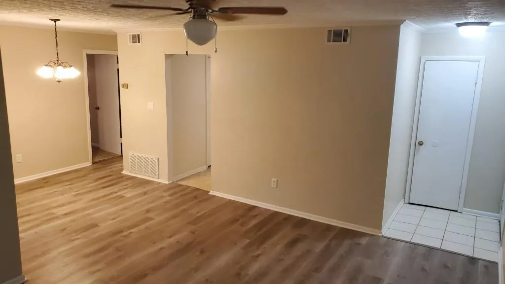 5157 Roswell Road Unit 2, Sandy Springs, Georgia 30342, 1 Bedroom Bedrooms, ,1 BathroomBathrooms,Residential,Sold,5157 Roswell Road Unit 2,6781755