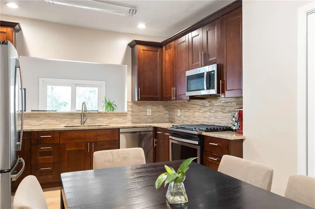 67 25th Street Nw Unit 5, Atlanta, Georgia 30309, 2 Bedrooms Bedrooms, ,2 BathroomsBathrooms,Residential,For Sale,67 25th Street Nw Unit 5,7552935