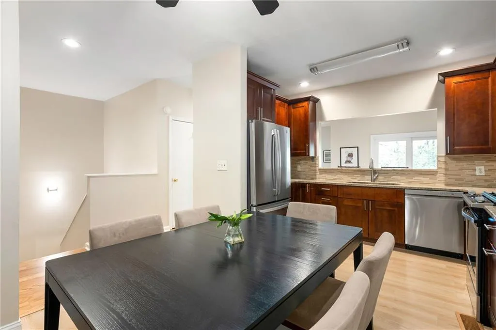 67 25th Street Nw Unit 5, Atlanta, Georgia 30309, 2 Bedrooms Bedrooms, ,2 BathroomsBathrooms,Residential,For Sale,67 25th Street Nw Unit 5,7552935
