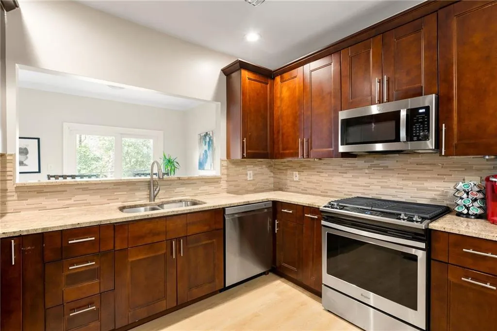 67 25th Street Nw Unit 5, Atlanta, Georgia 30309, 2 Bedrooms Bedrooms, ,2 BathroomsBathrooms,Residential,For Sale,67 25th Street Nw Unit 5,7552935