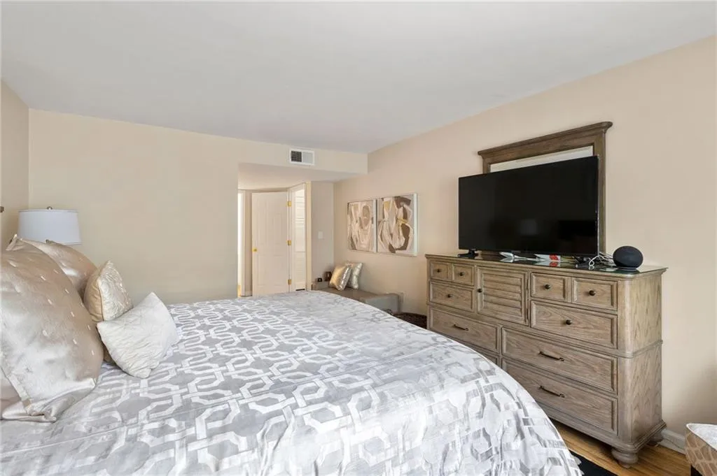 67 25th Street Nw Unit 5, Atlanta, Georgia 30309, 2 Bedrooms Bedrooms, ,2 BathroomsBathrooms,Residential,For Sale,67 25th Street Nw Unit 5,7552935