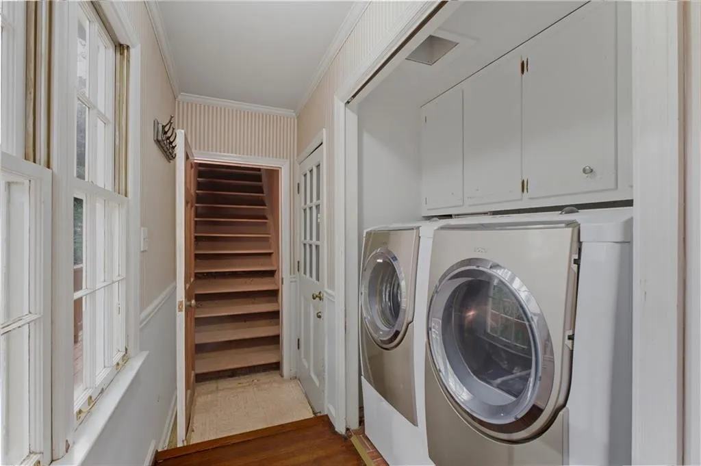 7245 Dunhill Terrace, Atlanta, Georgia 30328, 8 Bedrooms Bedrooms, ,4 BathroomsBathrooms,Residential,For Sale,7245 Dunhill Terrace,7760934