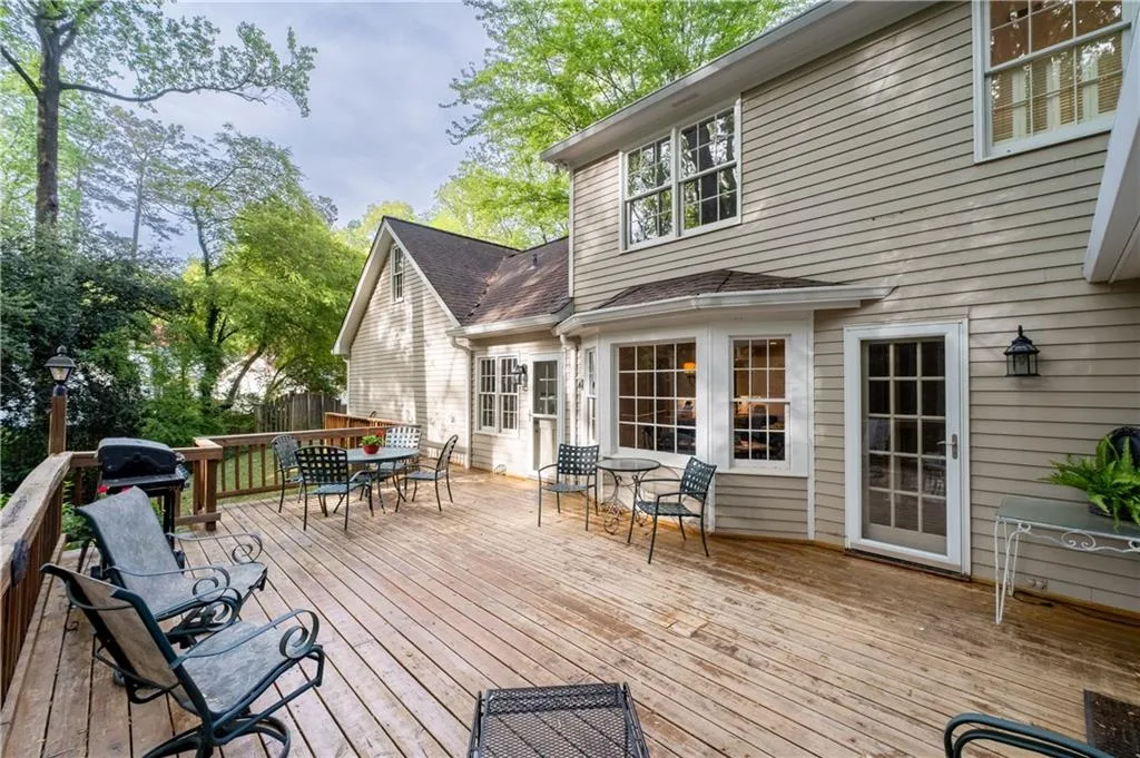 Large rear deck with easy access to all living areas - great flow for entertaining
