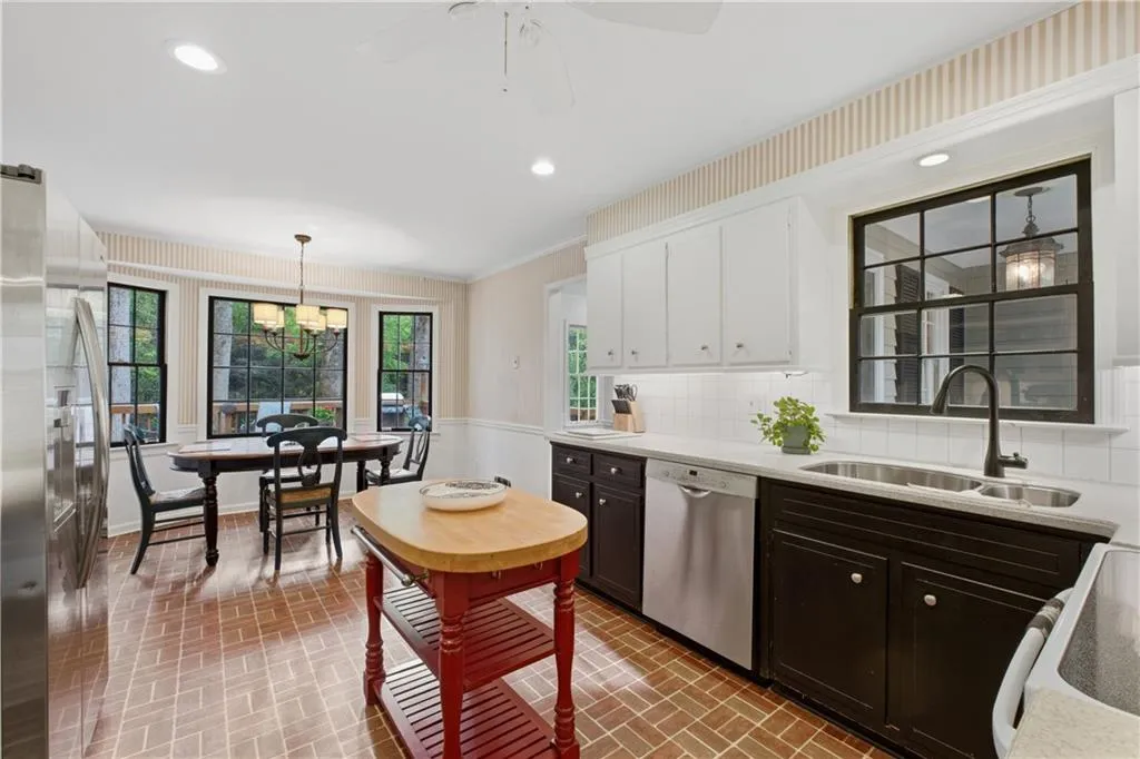 7245 Dunhill Terrace, Atlanta, Georgia 30328, 8 Bedrooms Bedrooms, ,4 BathroomsBathrooms,Residential,For Sale,7245 Dunhill Terrace,7760934