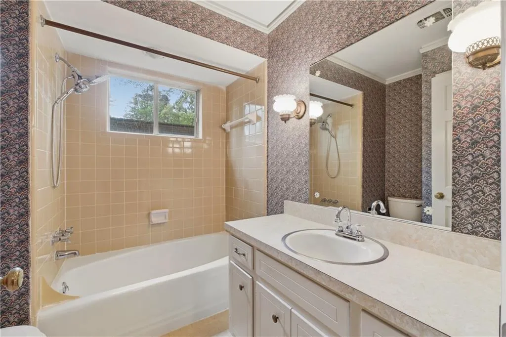7245 Dunhill Terrace, Atlanta, Georgia 30328, 8 Bedrooms Bedrooms, ,4 BathroomsBathrooms,Residential,For Sale,7245 Dunhill Terrace,7760934