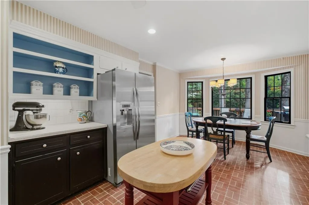 7245 Dunhill Terrace, Atlanta, Georgia 30328, 8 Bedrooms Bedrooms, ,4 BathroomsBathrooms,Residential,For Sale,7245 Dunhill Terrace,7760934