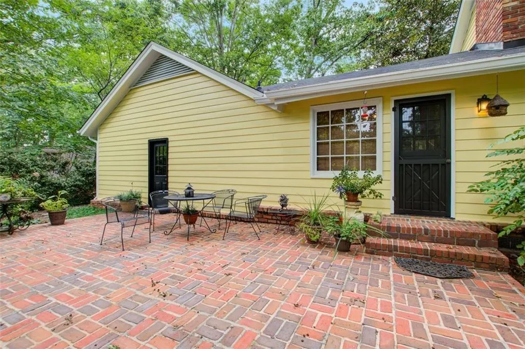 315 Thornwood Drive, Sandy Springs, Georgia 30328, 3 Bedrooms Bedrooms, ,2 BathroomsBathrooms,Residential,Sold,315 Thornwood Drive,7279365