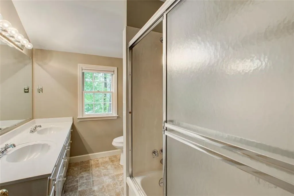 315 Thornwood Drive, Sandy Springs, Georgia 30328, 3 Bedrooms Bedrooms, ,2 BathroomsBathrooms,Residential,Sold,315 Thornwood Drive,7279365