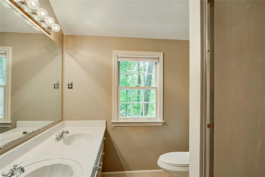 315 Thornwood Drive, Sandy Springs, Georgia 30328, 3 Bedrooms Bedrooms, ,2 BathroomsBathrooms,Residential,Sold,315 Thornwood Drive,7279365