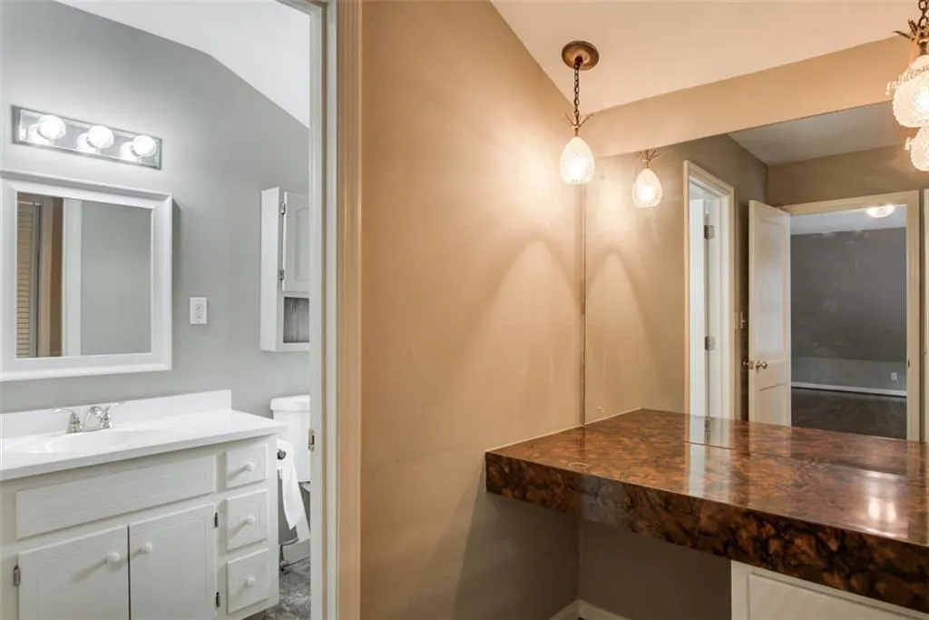 315 Thornwood Drive, Sandy Springs, Georgia 30328, 3 Bedrooms Bedrooms, ,2 BathroomsBathrooms,Residential,Sold,315 Thornwood Drive,7279365