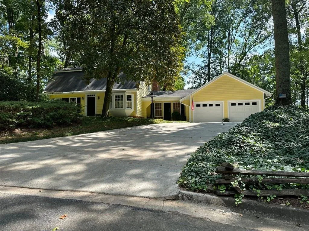 315 Thornwood Drive, Sandy Springs, Georgia 30328, 3 Bedrooms Bedrooms, ,2 BathroomsBathrooms,Residential,Sold,315 Thornwood Drive,7279365
