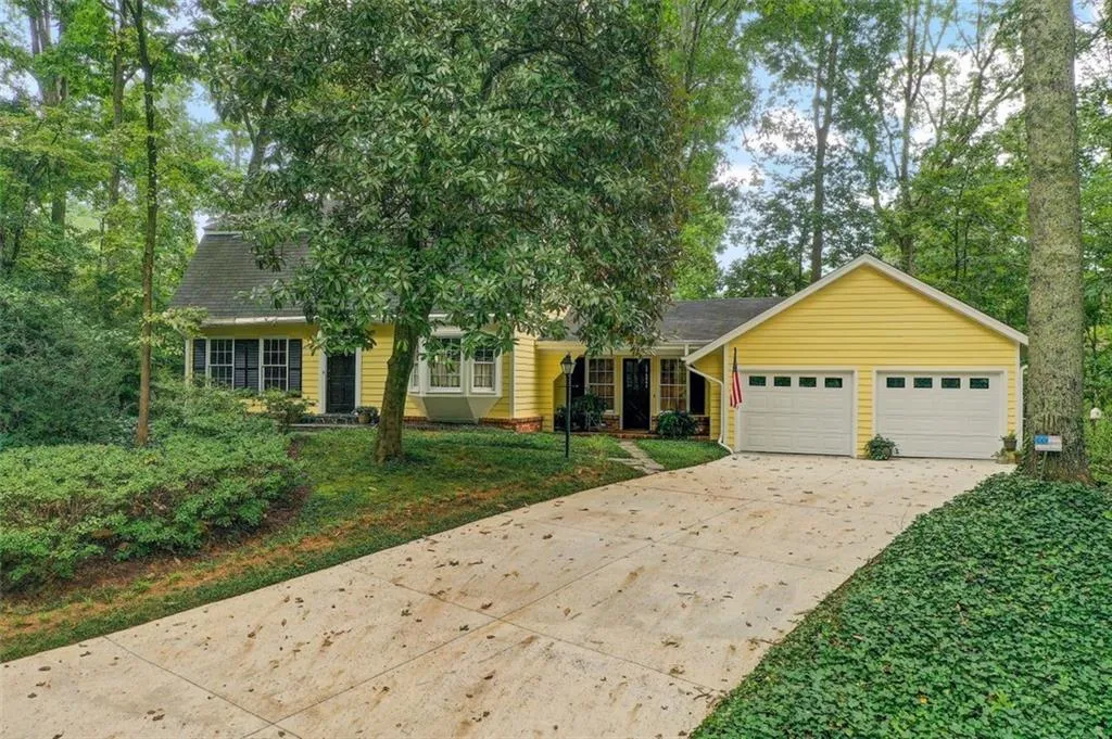 315 Thornwood Drive, Sandy Springs, Georgia 30328, 3 Bedrooms Bedrooms, ,2 BathroomsBathrooms,Residential,Sold,315 Thornwood Drive,7279365