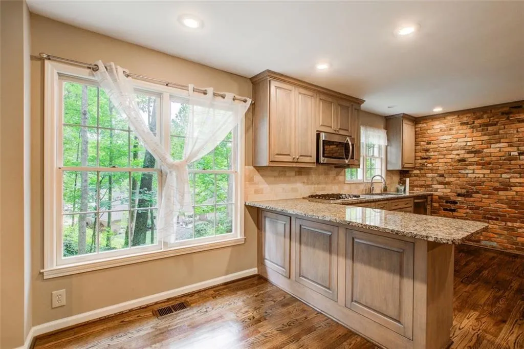315 Thornwood Drive, Sandy Springs, Georgia 30328, 3 Bedrooms Bedrooms, ,2 BathroomsBathrooms,Residential,Sold,315 Thornwood Drive,7279365