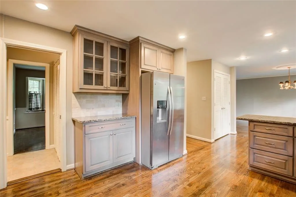 315 Thornwood Drive, Sandy Springs, Georgia 30328, 3 Bedrooms Bedrooms, ,2 BathroomsBathrooms,Residential,Sold,315 Thornwood Drive,7279365
