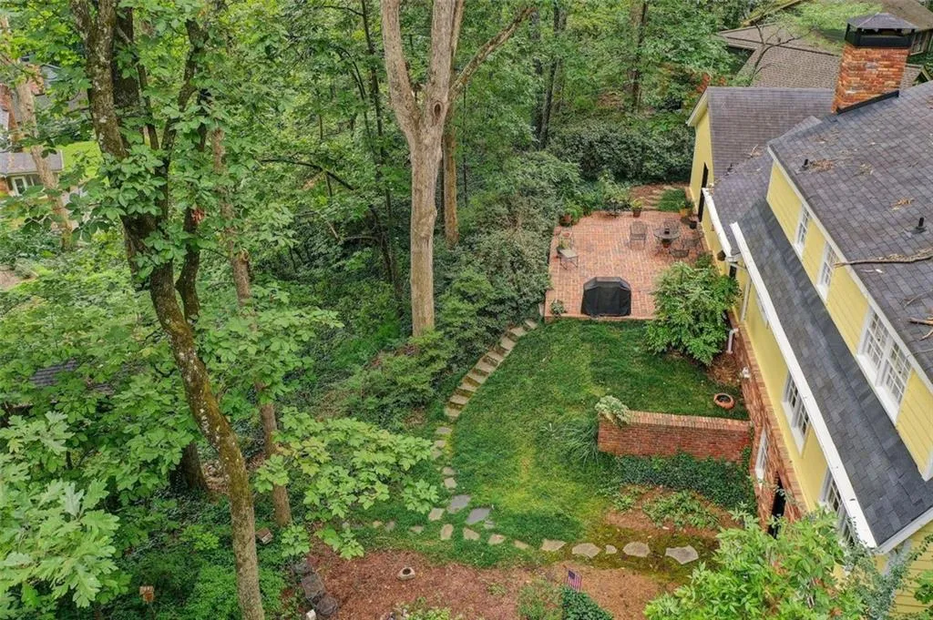 315 Thornwood Drive, Sandy Springs, Georgia 30328, 3 Bedrooms Bedrooms, ,2 BathroomsBathrooms,Residential,Sold,315 Thornwood Drive,7279365