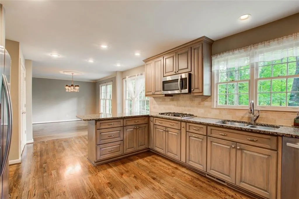 315 Thornwood Drive, Sandy Springs, Georgia 30328, 3 Bedrooms Bedrooms, ,2 BathroomsBathrooms,Residential,Sold,315 Thornwood Drive,7279365