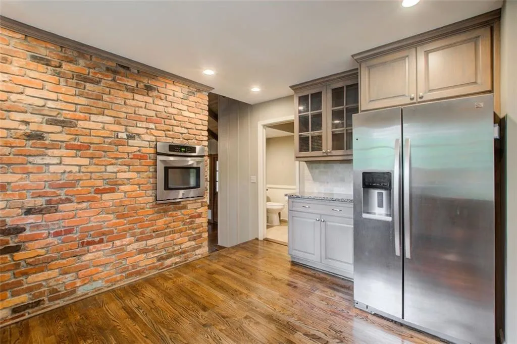 315 Thornwood Drive, Sandy Springs, Georgia 30328, 3 Bedrooms Bedrooms, ,2 BathroomsBathrooms,Residential,Sold,315 Thornwood Drive,7279365