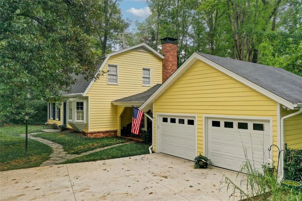 315 Thornwood Drive, Sandy Springs, Georgia 30328, 3 Bedrooms Bedrooms, ,2 BathroomsBathrooms,Residential,Sold,315 Thornwood Drive,7279365