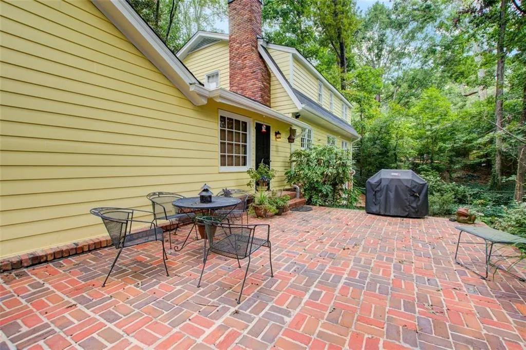 315 Thornwood Drive, Sandy Springs, Georgia 30328, 3 Bedrooms Bedrooms, ,2 BathroomsBathrooms,Residential,Sold,315 Thornwood Drive,7279365