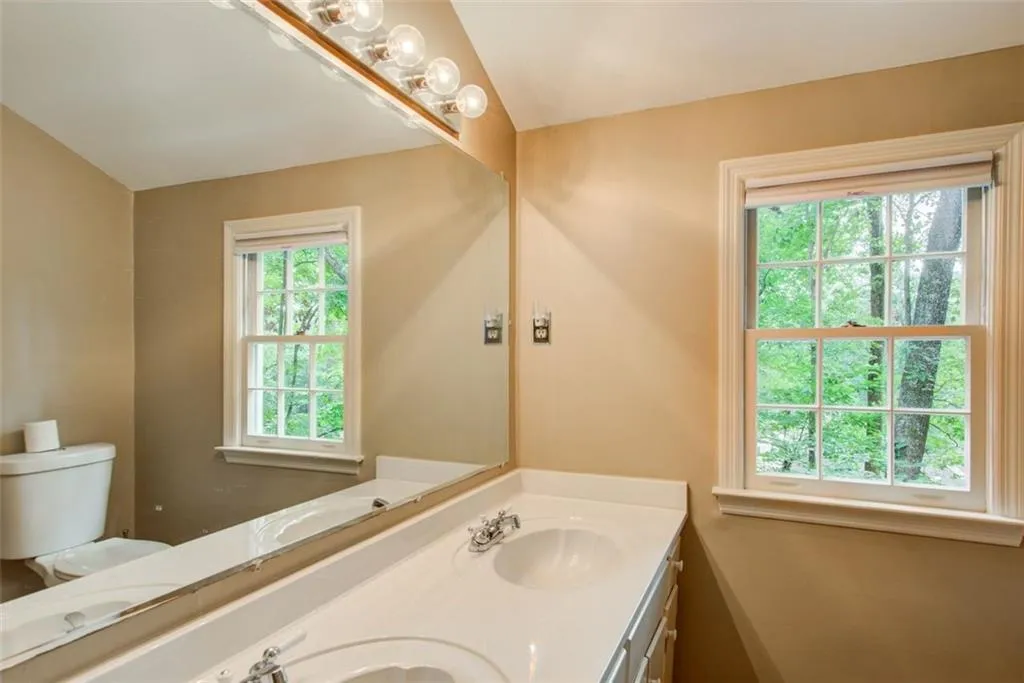 315 Thornwood Drive, Sandy Springs, Georgia 30328, 3 Bedrooms Bedrooms, ,2 BathroomsBathrooms,Residential,Sold,315 Thornwood Drive,7279365