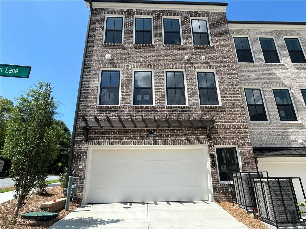 1043 Dryden Lane Unit 11, Atlanta, Georgia 30319, 3 Bedrooms Bedrooms, ,3 BathroomsBathrooms,Residential,For Sale,1043 Dryden Lane Unit 11,7664545