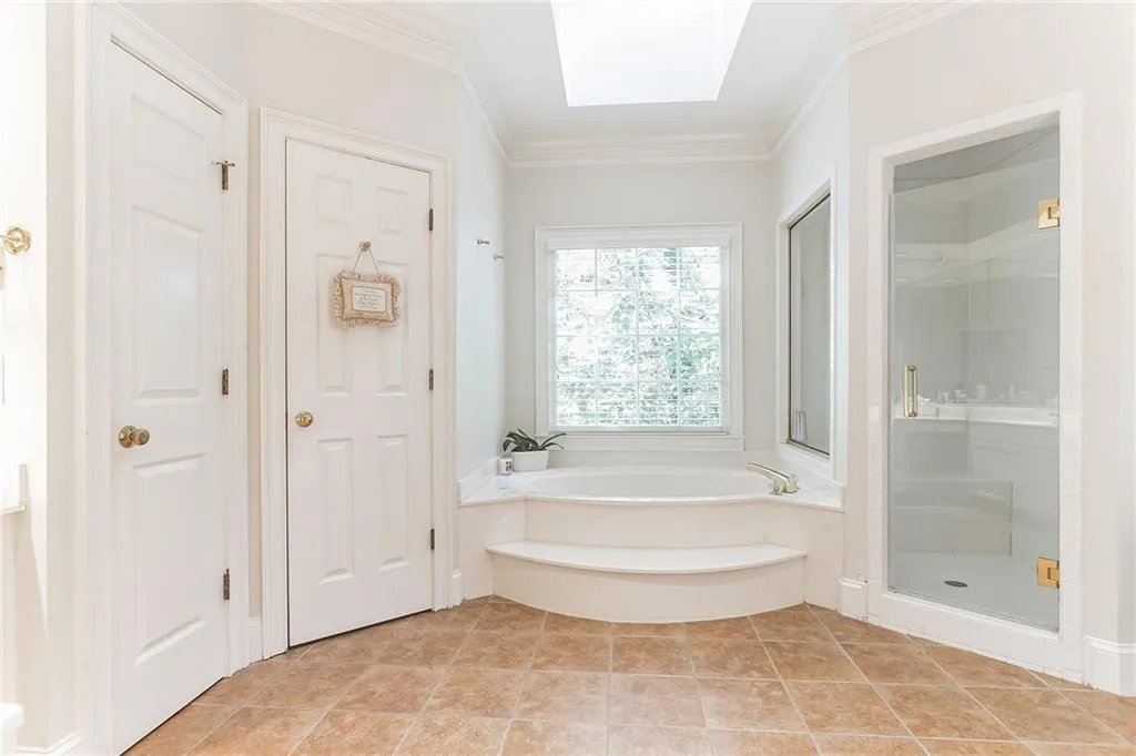 8250 Grogans Ferry Road, Atlanta, Georgia 30350, 5 Bedrooms Bedrooms, ,5 BathroomsBathrooms,Residential,Sold,8250 Grogans Ferry Road,6956589