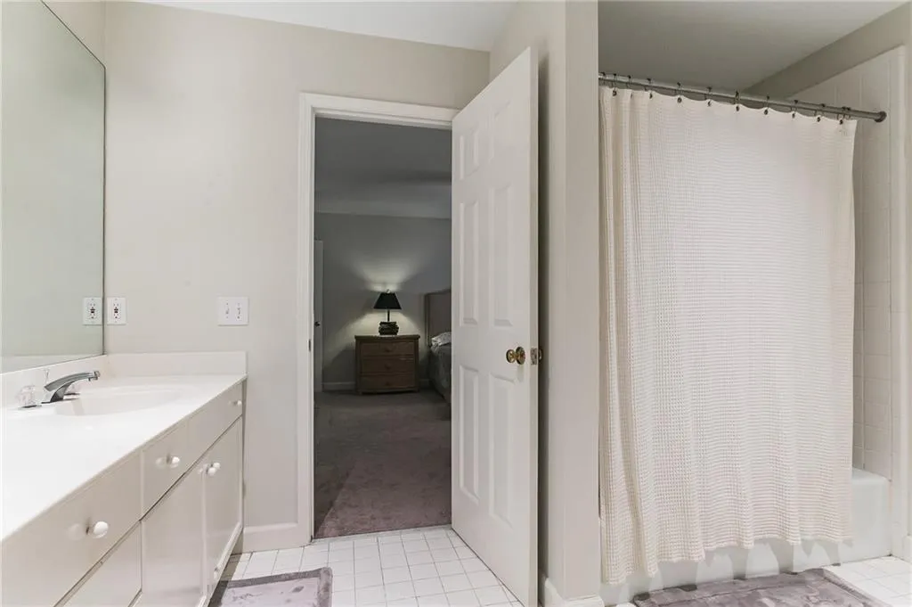 8250 Grogans Ferry Road, Atlanta, Georgia 30350, 5 Bedrooms Bedrooms, ,5 BathroomsBathrooms,Residential,Sold,8250 Grogans Ferry Road,6956589