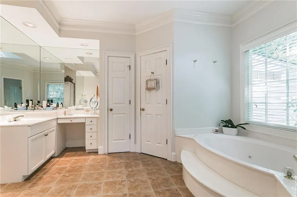 8250 Grogans Ferry Road, Atlanta, Georgia 30350, 5 Bedrooms Bedrooms, ,5 BathroomsBathrooms,Residential,Sold,8250 Grogans Ferry Road,6956589