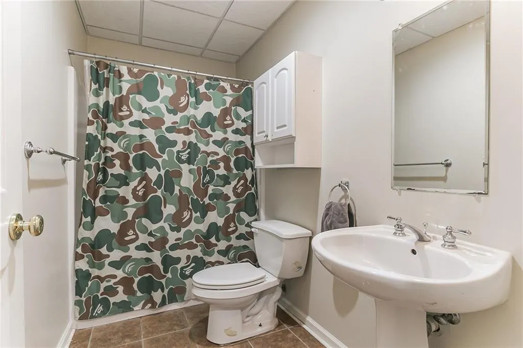 8250 Grogans Ferry Road, Atlanta, Georgia 30350, 5 Bedrooms Bedrooms, ,5 BathroomsBathrooms,Residential,Sold,8250 Grogans Ferry Road,6956589