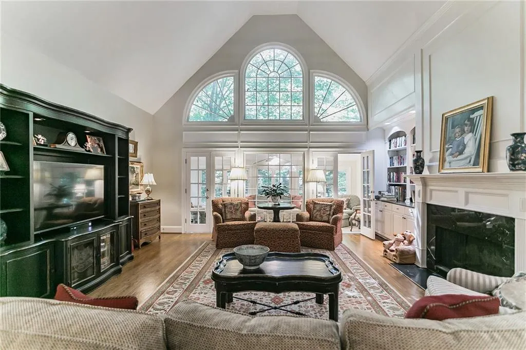 8250 Grogans Ferry Road, Atlanta, Georgia 30350, 5 Bedrooms Bedrooms, ,5 BathroomsBathrooms,Residential,Sold,8250 Grogans Ferry Road,6956589