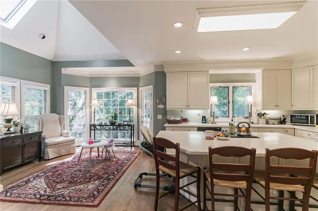 8250 Grogans Ferry Road, Atlanta, Georgia 30350, 5 Bedrooms Bedrooms, ,5 BathroomsBathrooms,Residential,Sold,8250 Grogans Ferry Road,6956589