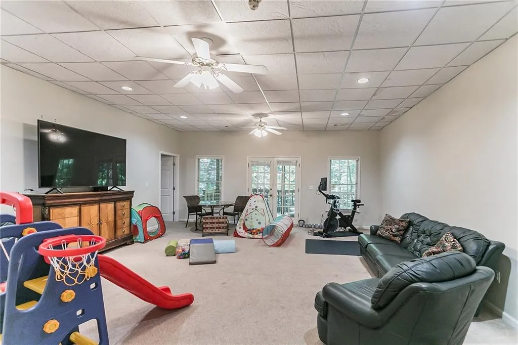 8250 Grogans Ferry Road, Atlanta, Georgia 30350, 5 Bedrooms Bedrooms, ,5 BathroomsBathrooms,Residential,Sold,8250 Grogans Ferry Road,6956589