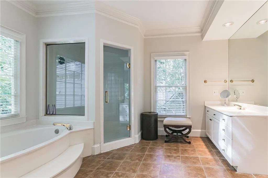 8250 Grogans Ferry Road, Atlanta, Georgia 30350, 5 Bedrooms Bedrooms, ,5 BathroomsBathrooms,Residential,Sold,8250 Grogans Ferry Road,6956589