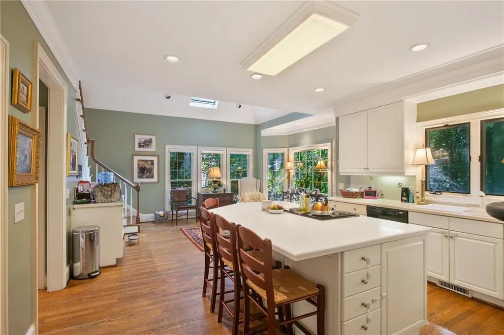 8250 Grogans Ferry Road, Atlanta, Georgia 30350, 5 Bedrooms Bedrooms, ,5 BathroomsBathrooms,Residential,Sold,8250 Grogans Ferry Road,6956589