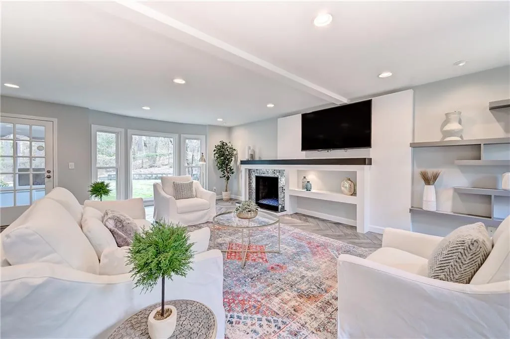 385 Spindle Court, Sandy Springs, Georgia 30350, 5 Bedrooms Bedrooms, ,4 BathroomsBathrooms,Residential,Sold,385 Spindle Court,7181436