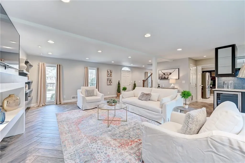 385 Spindle Court, Sandy Springs, Georgia 30350, 5 Bedrooms Bedrooms, ,4 BathroomsBathrooms,Residential,Sold,385 Spindle Court,7181436