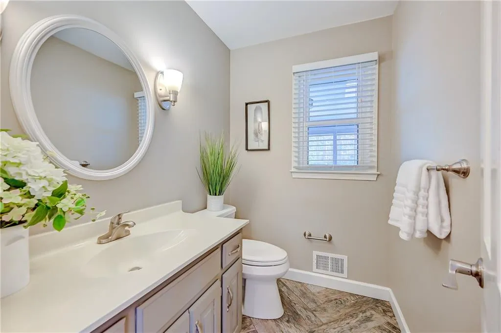 385 Spindle Court, Sandy Springs, Georgia 30350, 5 Bedrooms Bedrooms, ,4 BathroomsBathrooms,Residential,Sold,385 Spindle Court,7181436