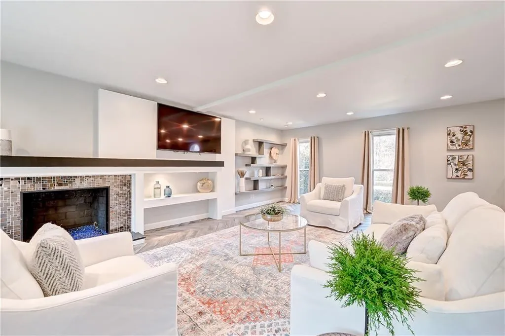 385 Spindle Court, Sandy Springs, Georgia 30350, 5 Bedrooms Bedrooms, ,4 BathroomsBathrooms,Residential,Sold,385 Spindle Court,7181436