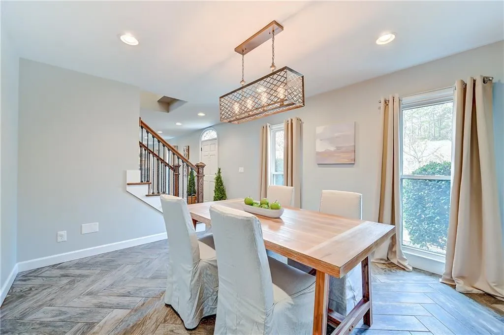 385 Spindle Court, Sandy Springs, Georgia 30350, 5 Bedrooms Bedrooms, ,4 BathroomsBathrooms,Residential,Sold,385 Spindle Court,7181436