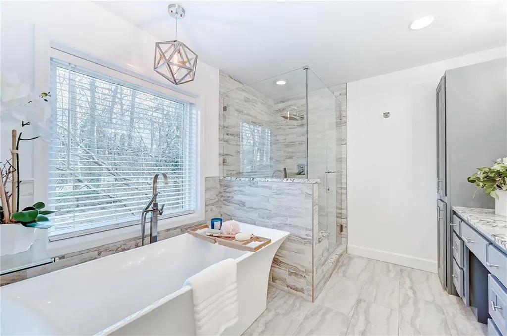 385 Spindle Court, Sandy Springs, Georgia 30350, 5 Bedrooms Bedrooms, ,4 BathroomsBathrooms,Residential,Sold,385 Spindle Court,7181436