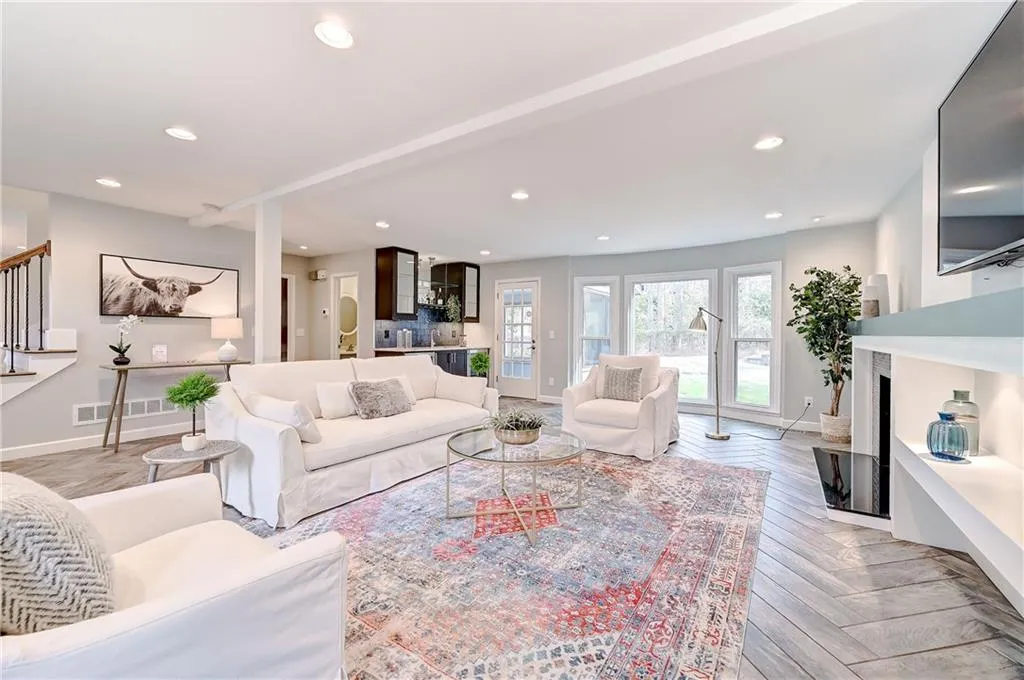 385 Spindle Court, Sandy Springs, Georgia 30350, 5 Bedrooms Bedrooms, ,4 BathroomsBathrooms,Residential,Sold,385 Spindle Court,7181436